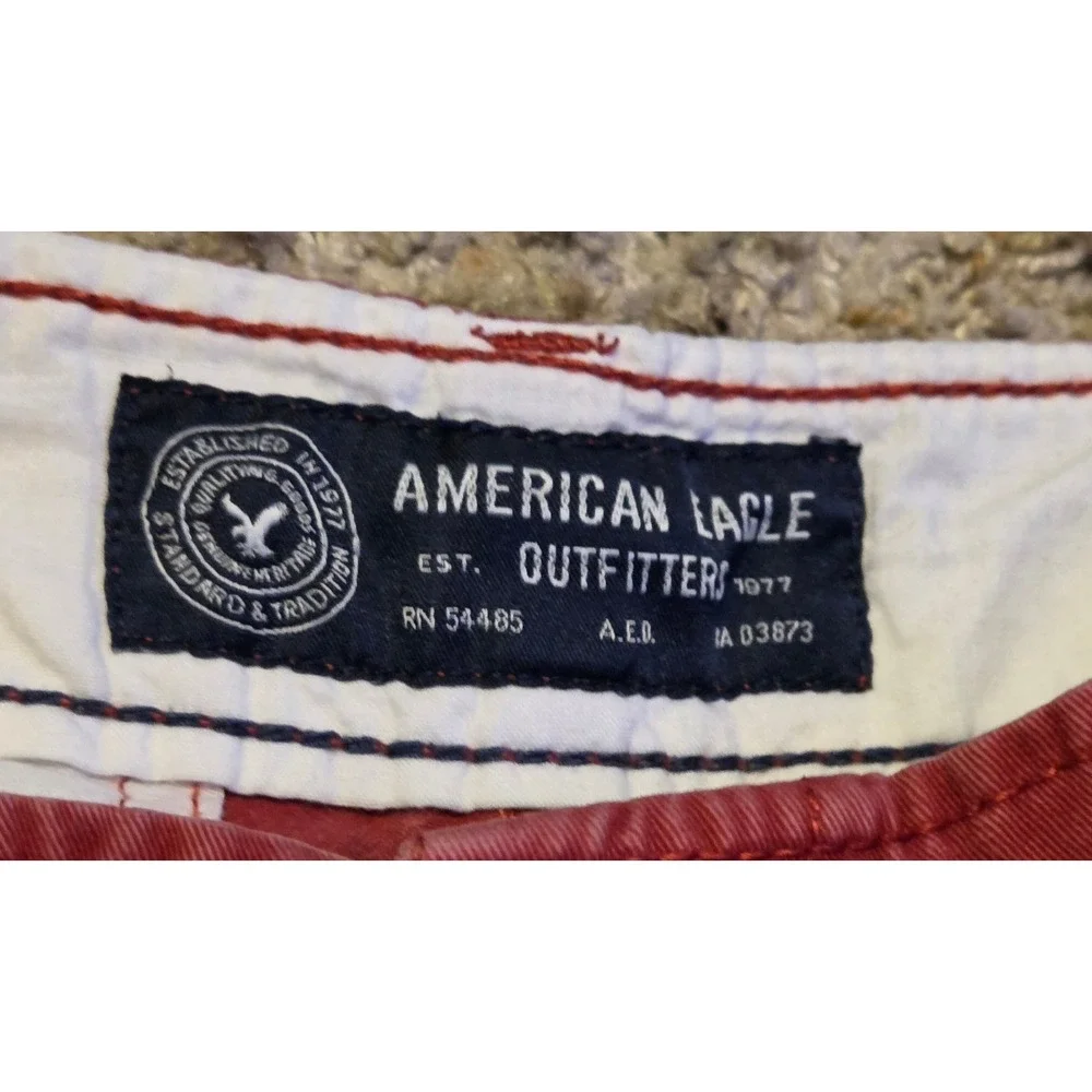 American Eagle Classic Chino Shorts Men's Size‎ 32 Red
